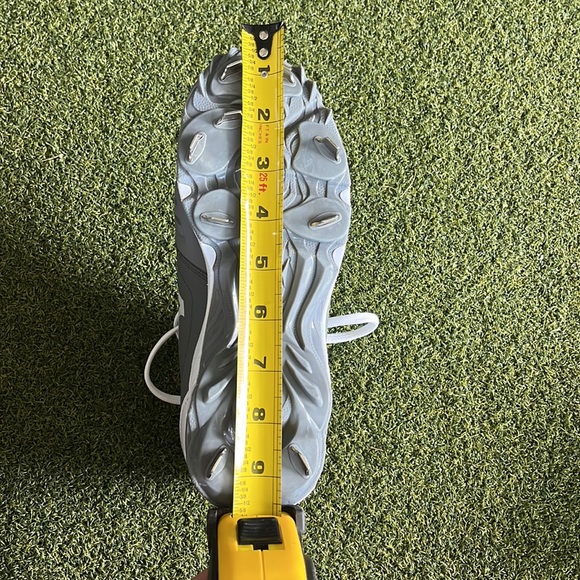 New in box Mizuno US women’s 6 gray 9 Spike Swift softball shoe - Picture 11 of 12